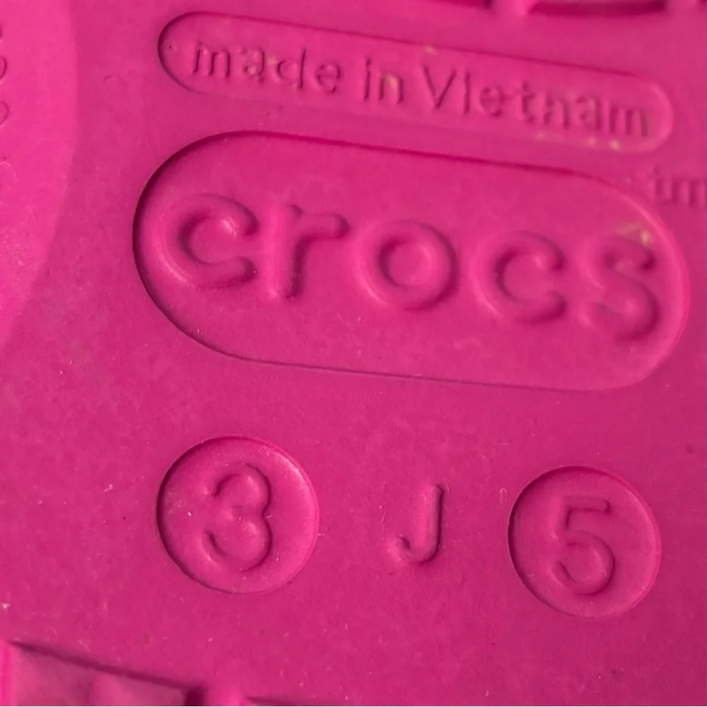 CROCS‎ Kids pink Fuchsia Slippers size 3 J 5